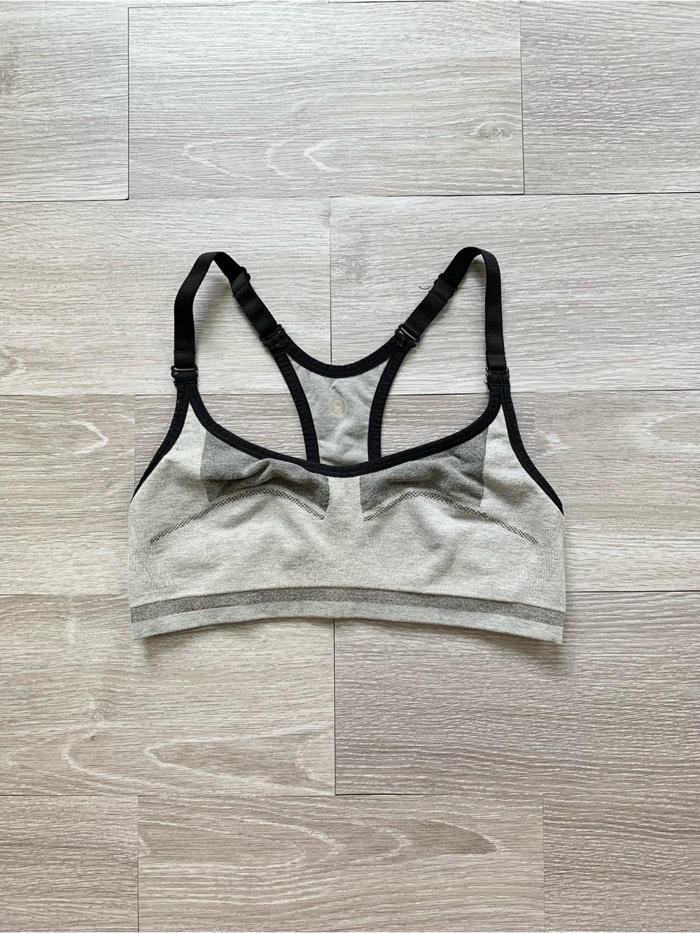 ❤️ 3/50 Lululemon Gray Black Athletic Yoga reversible Sports Bra Approx. US 4